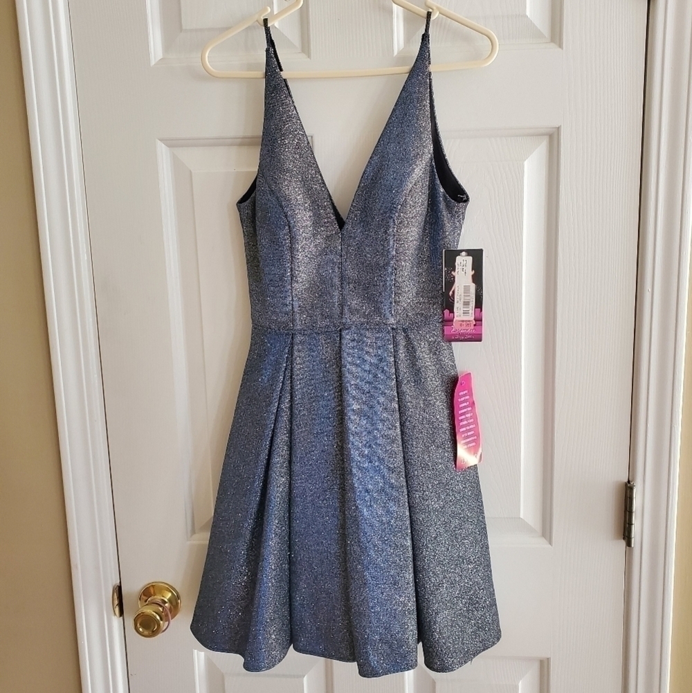 Blondie Nites by Stacy Sklar V Neck Sparkly Formal Dress with Pockets Size 0